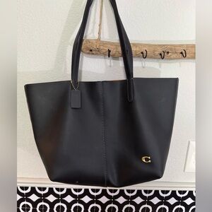 COACH Sold out north tote 32